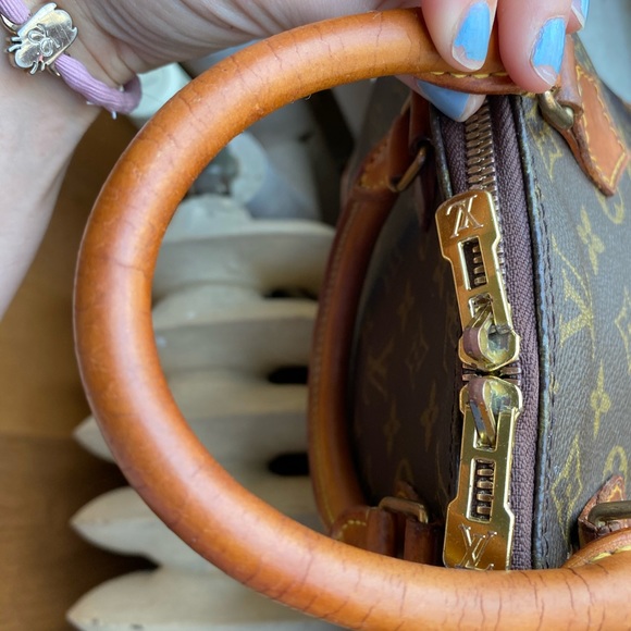 Louis Vuitton Alma - Picture 5 of 16